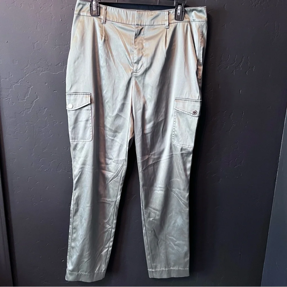 White House black Market women cargo pants Size: 10 Color: Olive Green